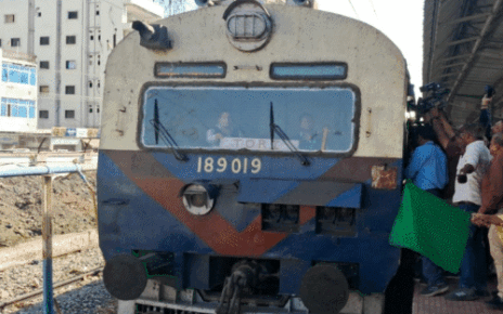 महिलाओं ने चलाई रांची-टोरी मेमू ट्रेन:  महिला दिवस पर रांची रेल मंडल की पहल, पायलट से सुरक्षा तक महिलाओं के हवाले